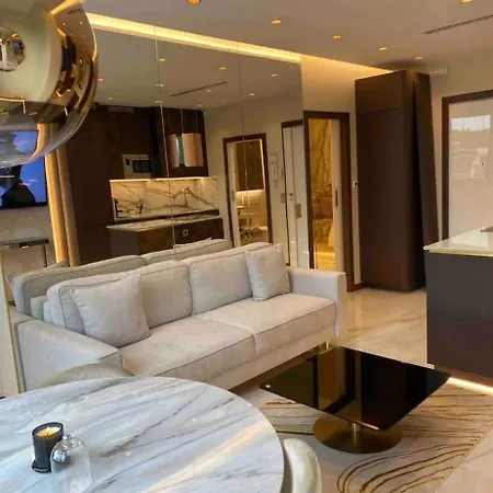 Beautiful Eiffel Tower Apartment