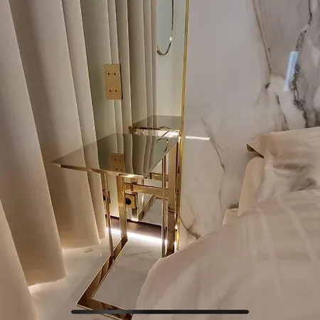 Beautiful Eiffel Tower Apartment *