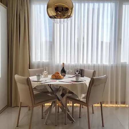 Beautiful Eiffel Tower Apartment