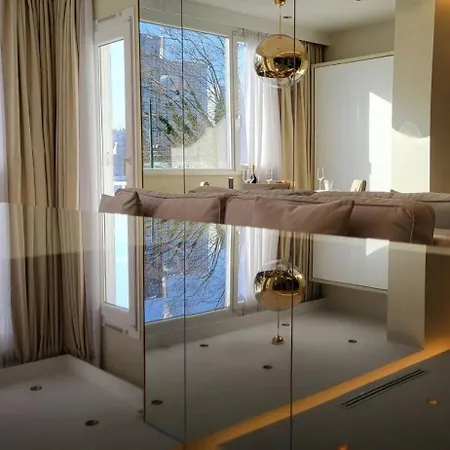 Beautiful Eiffel Tower Apartment Paris
